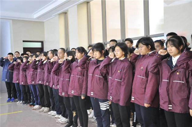 1月29日，黑龙江齐齐哈尔一女子称去县人社局办事被业务员辱骂。