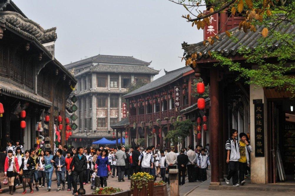 张爱玲去世后,为何把270万遗产给朋友,也不给住破屋的亲弟弟?